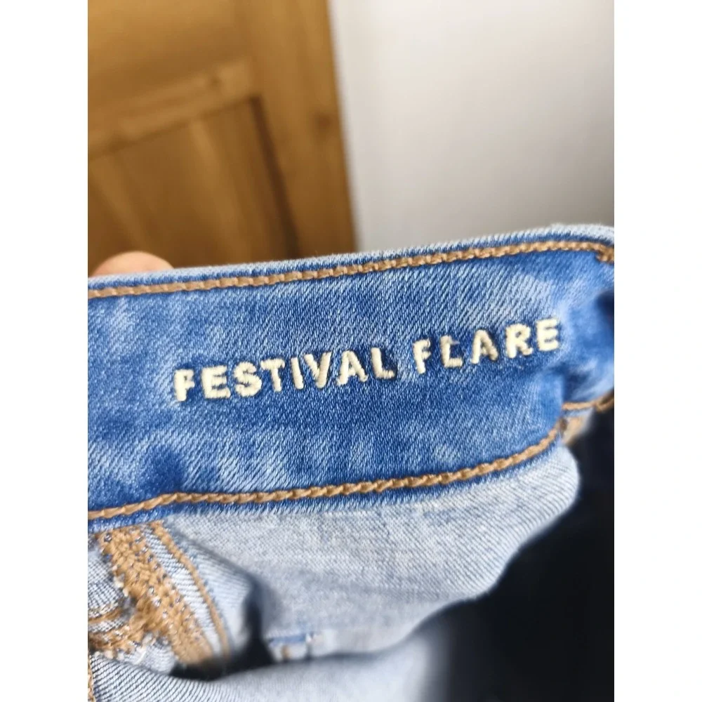 American Eagle Festival Flare‎ Jeans High Rise Patch Pocket 8 Short